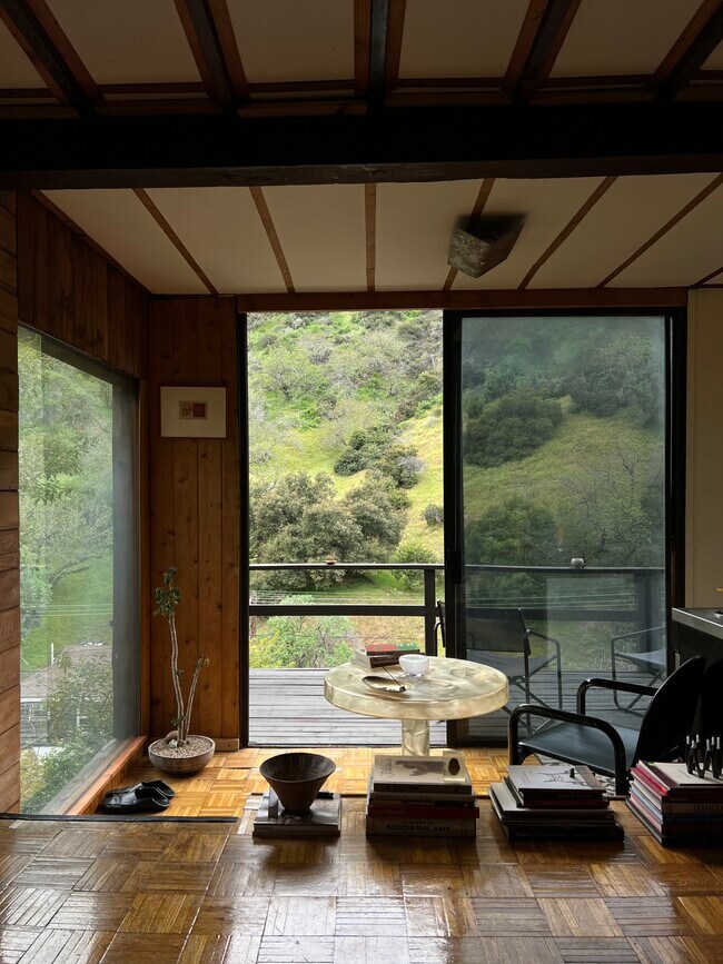 Building Photo - 2252 Laurel Canyon Blvd