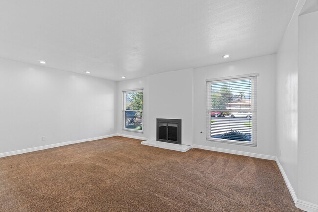 Building Photo - Lovely Single-Story 4-Bedroom Home Available in Rialto!