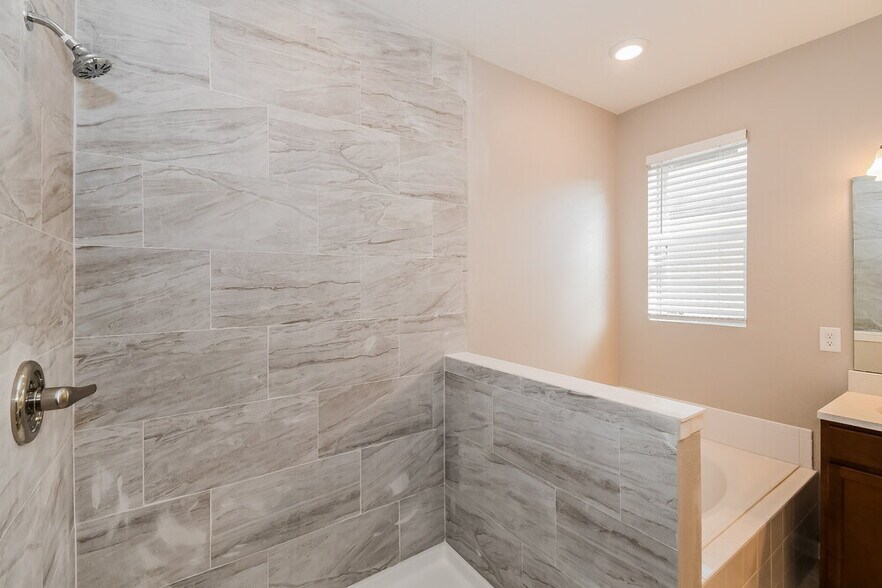 Building Photo - 5754 Village Pond Cir