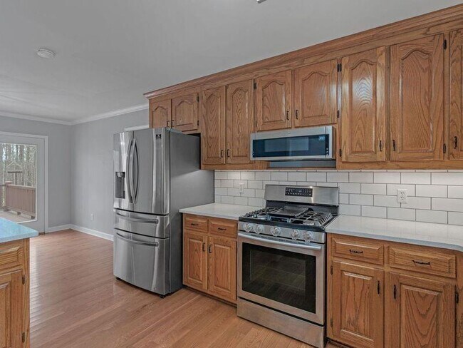 Building Photo - 305 Riverbend Dr