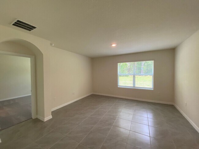 Building Photo - Desirable SE Ocala Neighborhood - Lake Dia...