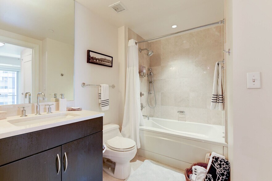 Building Photo - 1111 19th St N