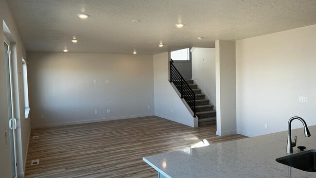 Building Photo - 2168 N Cloverleaf Wy