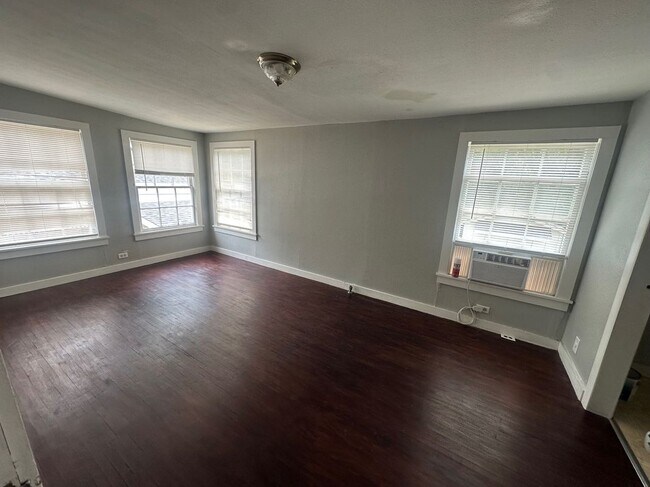Building Photo - 605 Runnels Ave
