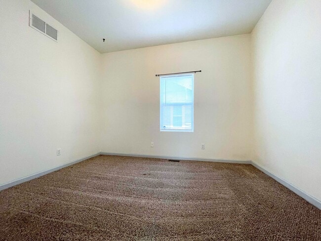 Building Photo - Clean 2 bed 1 bath home