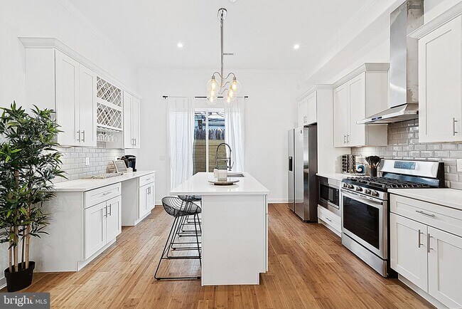 Building Photo - 1524 S 25th St