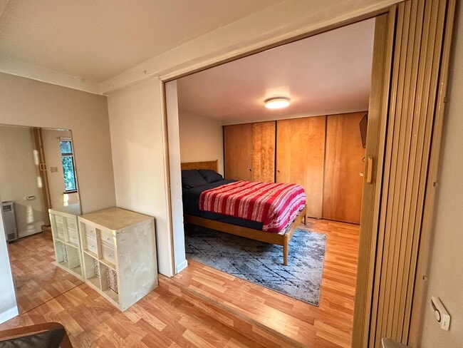 Building Photo - 327 Woodland Park