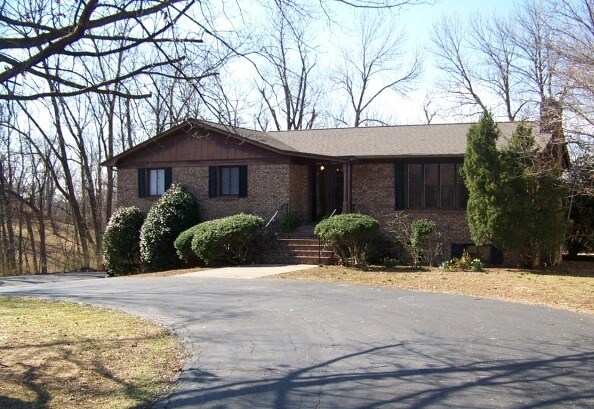 Building Photo - 3925 Halehaven Dr