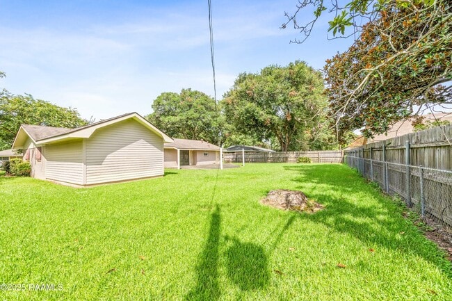 Building Photo - 307 Marilyn Dr