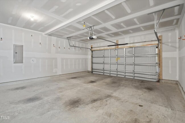 Building Photo - 130 Silent Brk Trl