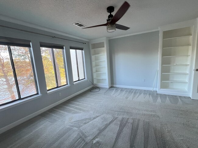 Building Photo - 108 Southlake Ct