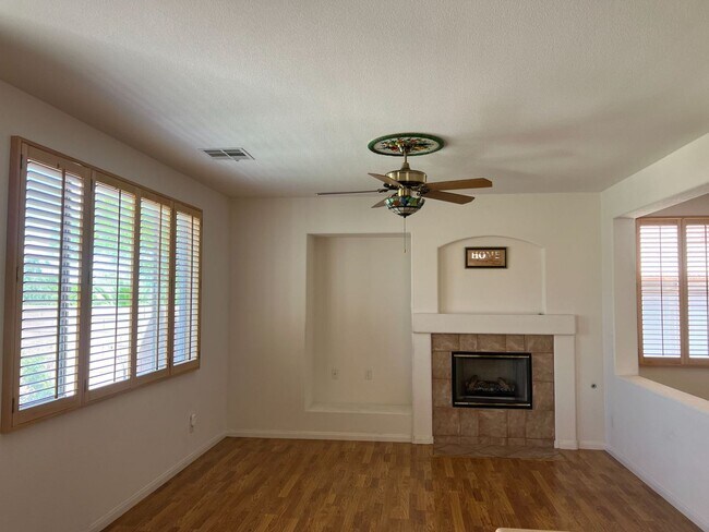 Building Photo - Summerlin North