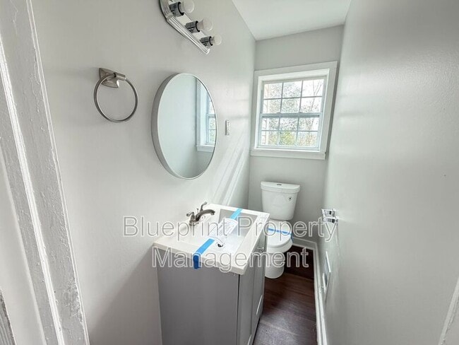 Building Photo - 1701 4th Terrace W