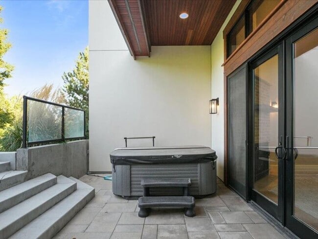 Building Photo - 3500 S Morain St