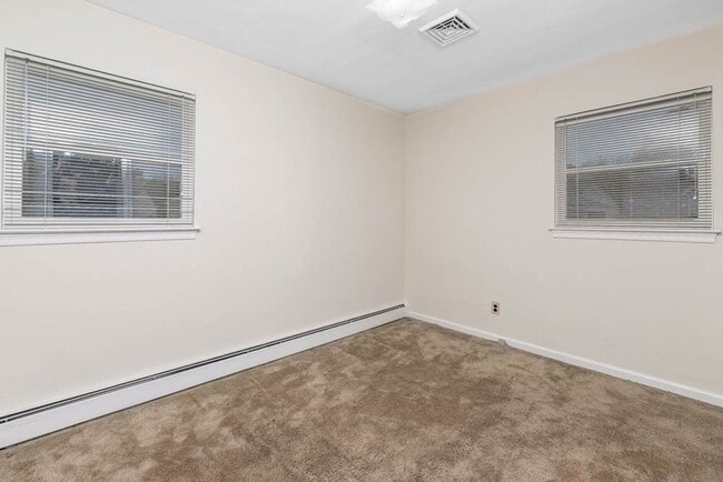 Building Photo - Cozy Brick Ranch in Norfolk