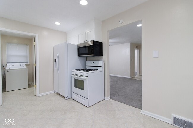 Building Photo - 630 Chester St