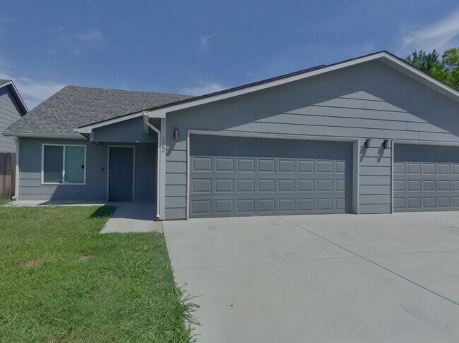 Primary Photo - 520 Mathewson St