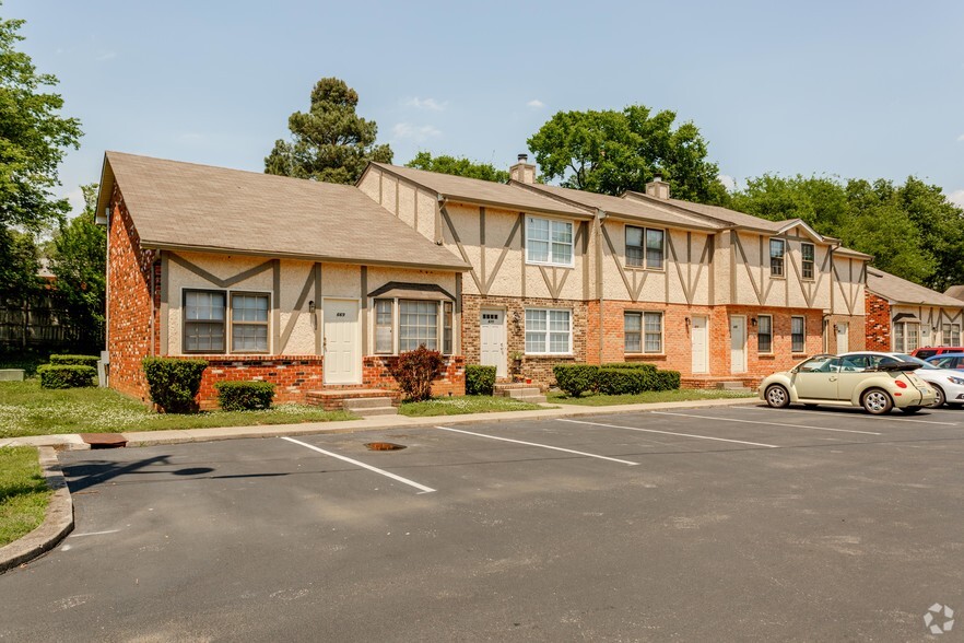 Primary Photo - Kings Crest Townhomes