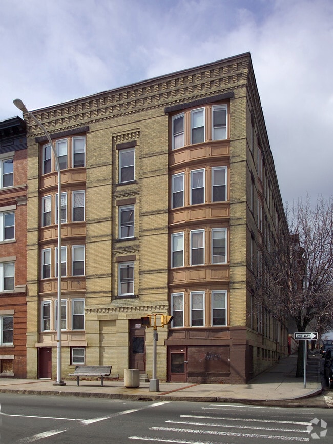 803-805 High St - 803-805 High St Holyoke MA 01040 | Apartment Finder