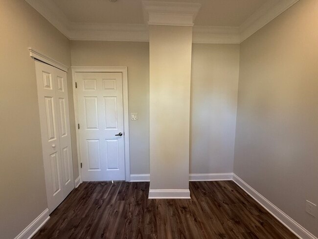 Building Photo - 4 Dresser Ave