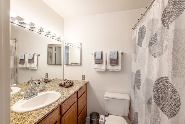Building Photo - Pool Community and Pet Friendly Home