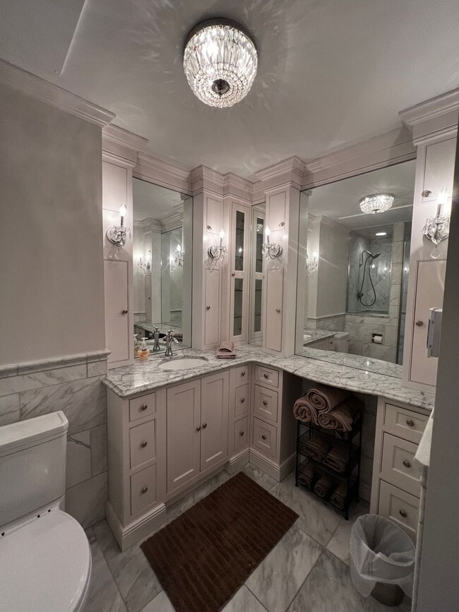 Building Photo - Beautiful Fifteenth floor Furnished one Bedroom with Views