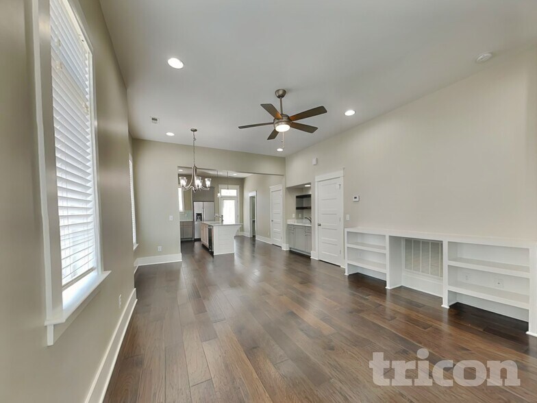 Building Photo - 6817 Charlotte Pike