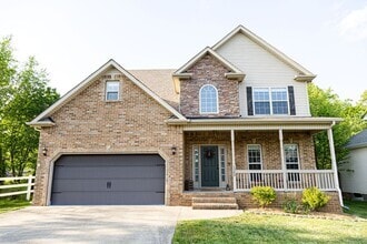 Building Photo - Beautiful 4 bedroom Near Post!