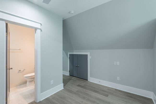 Building Photo - 7 Sanctuary Ct