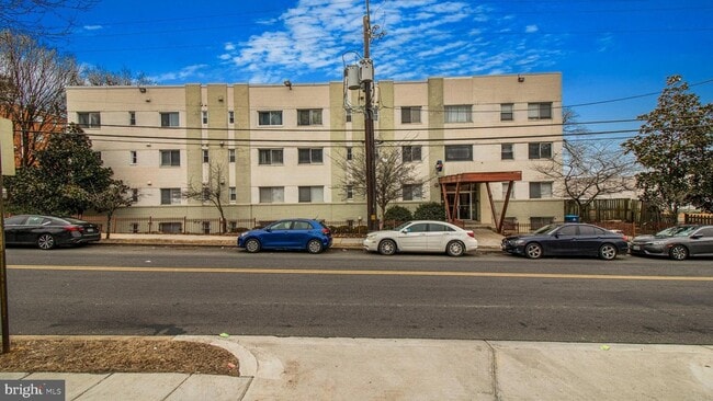 Building Photo - 1521 27th St SE