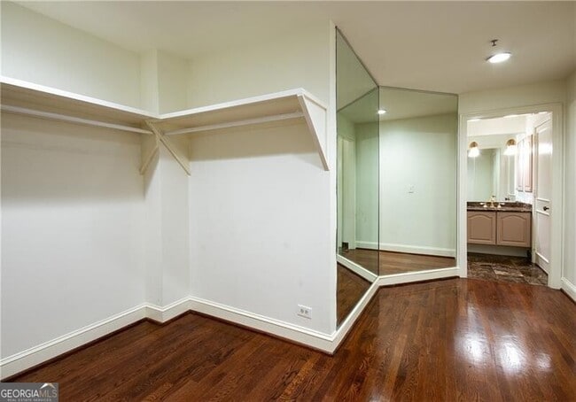 Building Photo - 2660 Peachtree Rd NW