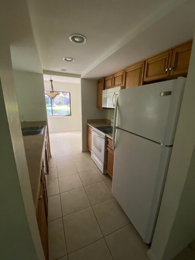 Building Photo - 2BD/2BA Condo