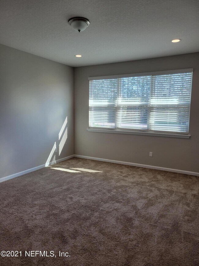 Building Photo - 334 Pine Bluff Dr