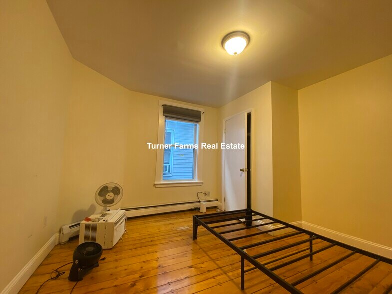 Building Photo - 65 Pleasant St