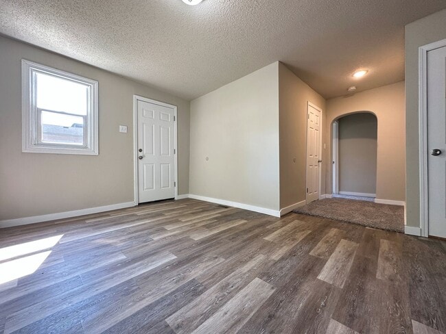 Building Photo - 2 Bedroom with Bonus Room Near Fairgrounds
