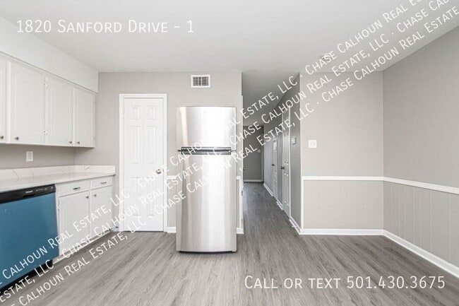 Building Photo - 1820 Sanford Dr