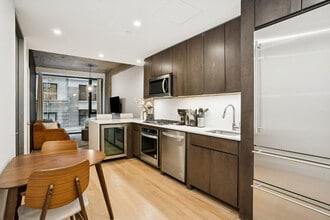 Building Photo - 132 W 26th St