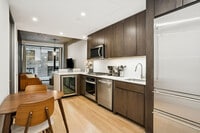Building Photo - 132 W 26th St