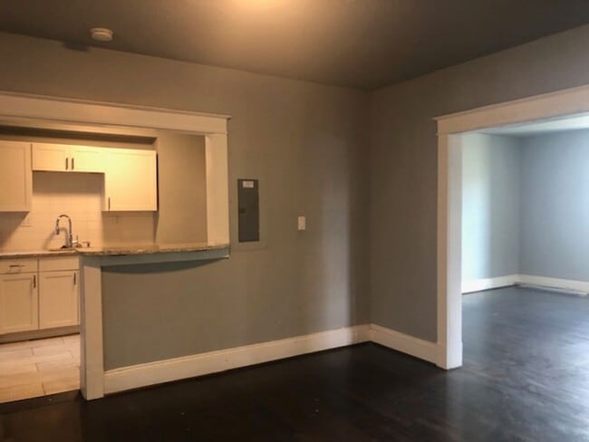 Building Photo - OMO3511-LM