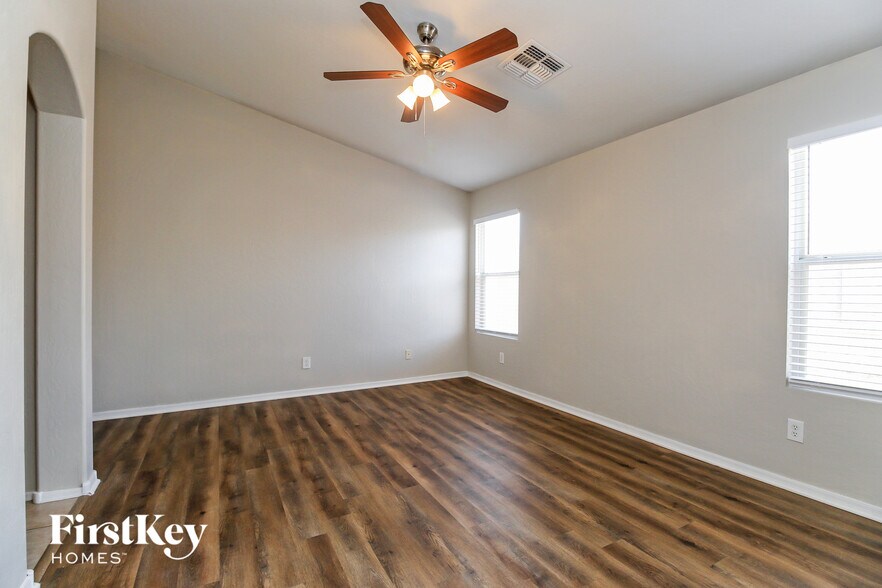 Building Photo - 7023 S 38th Dr