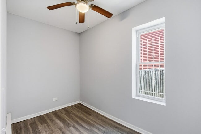 Building Photo - 16 E 118th Pl