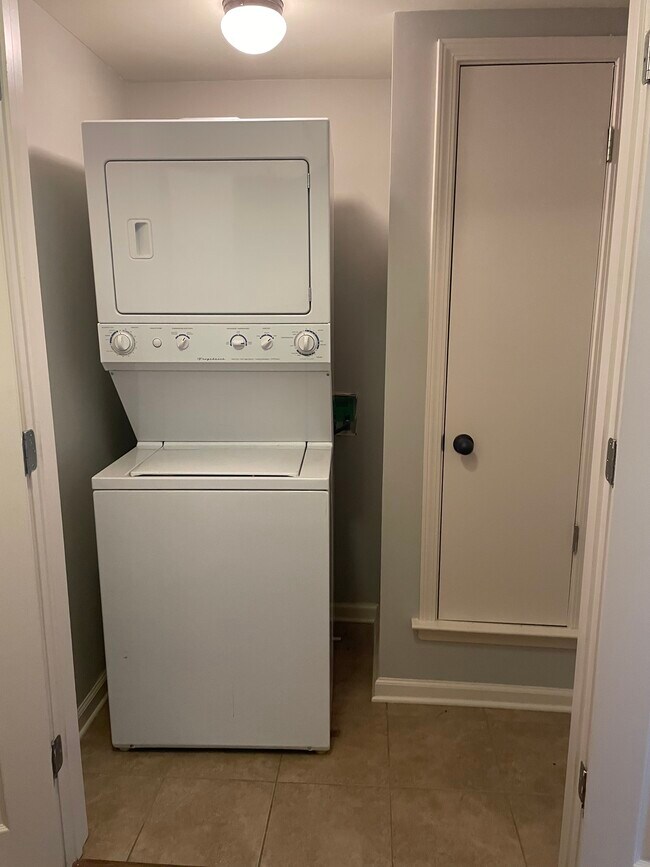 Washer & Dryer in unit - 210 S McLean Blvd