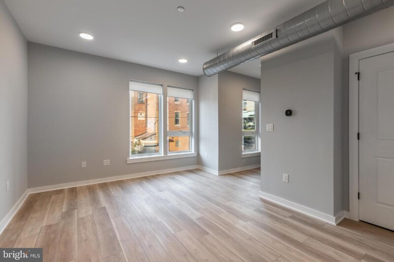 Building Photo - 104 W Berks St
