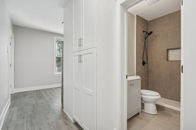 Building Photo - 324 Pacific Ave