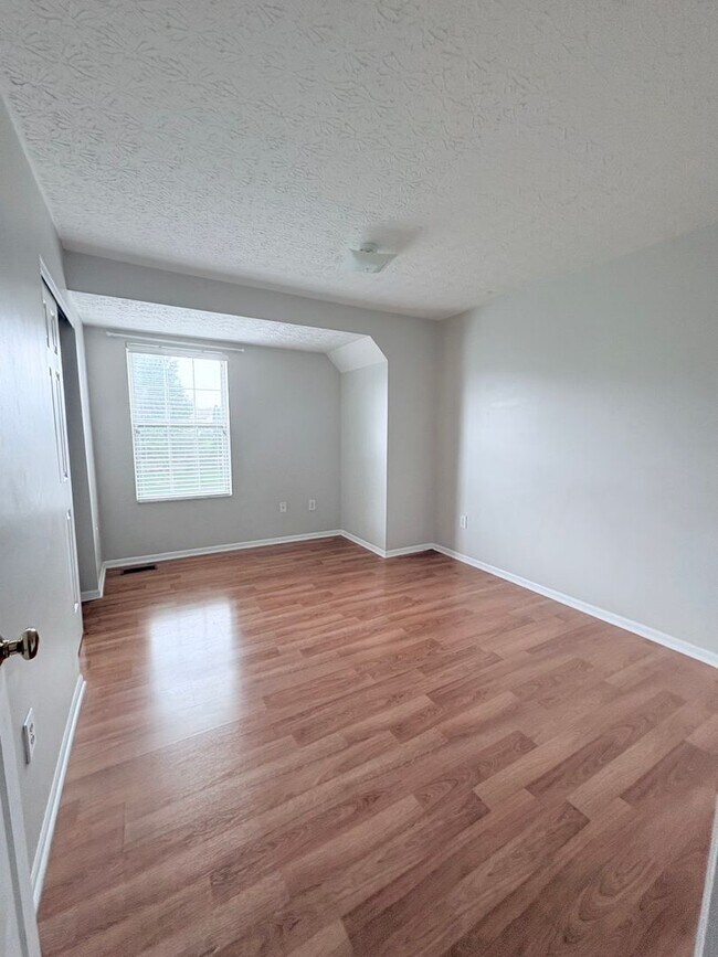 Building Photo - 7735 Royal Park Dr