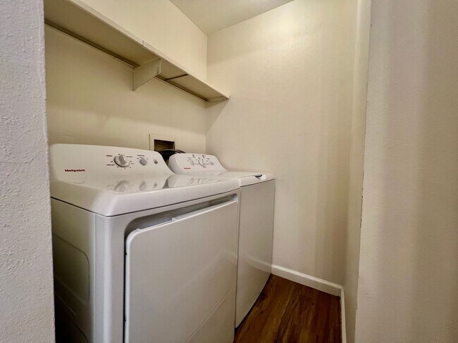 Building Photo - Fantastic 3-bedroom, 2-bathroom condo in desirable community
