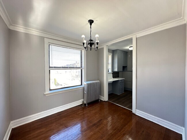 Building Photo - 3123 N Hamlin Ave