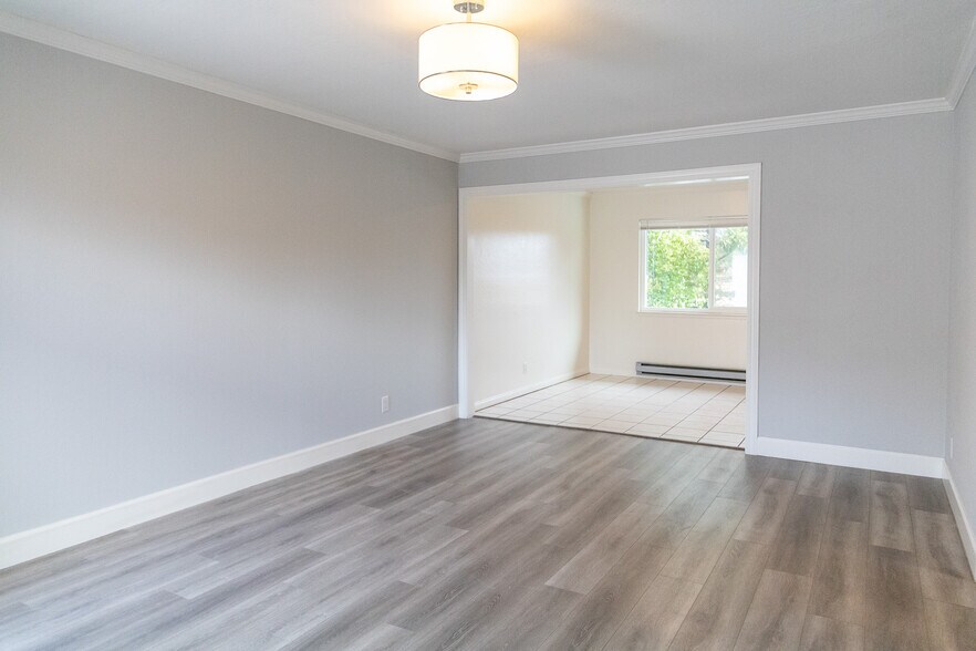 Building Photo - 242 Elwood St