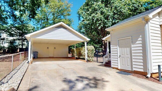 Building Photo - 6810 Rosemary Ln