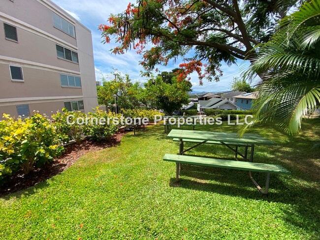 Building Photo - 255 Huali St